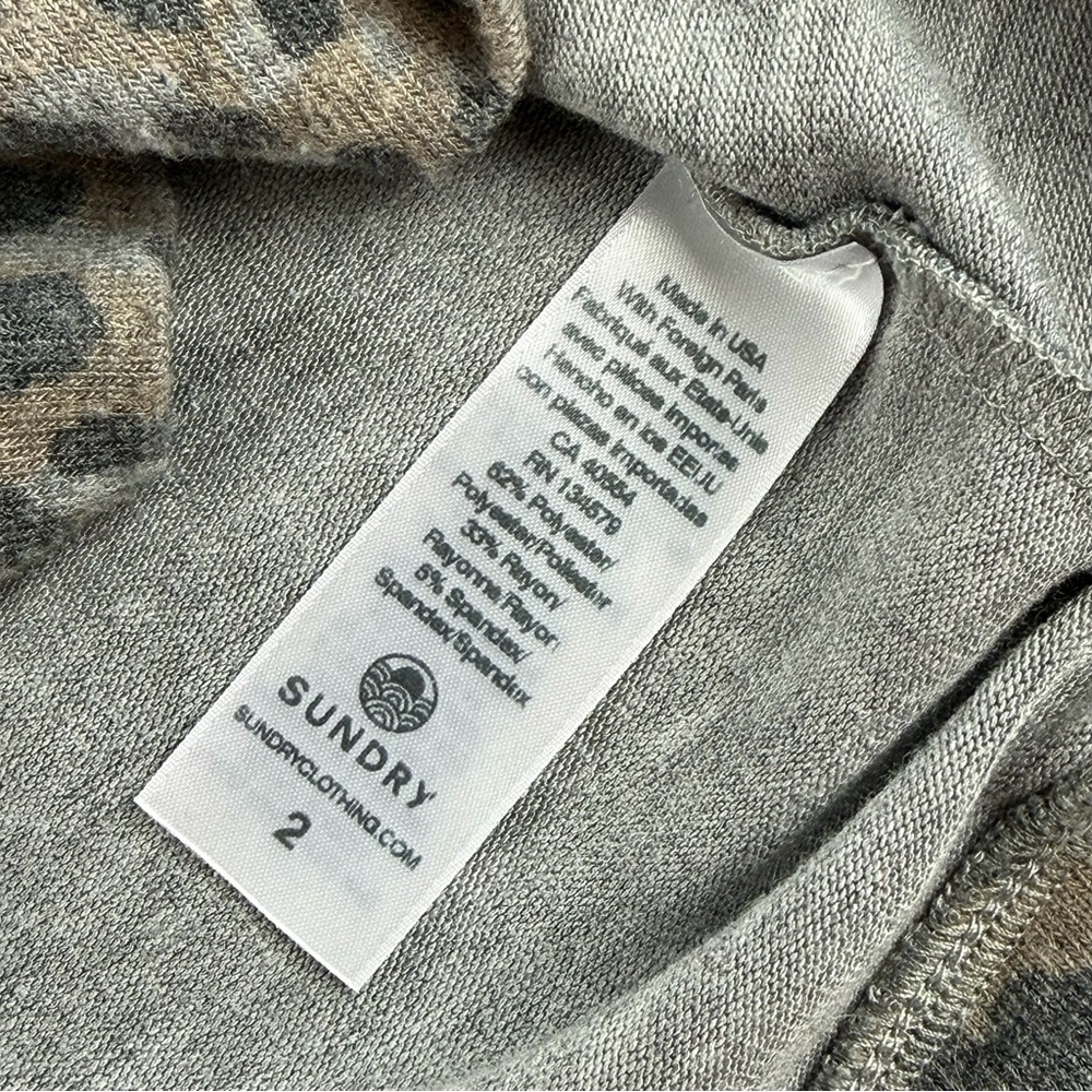 SUNDRY Grey Leopard Print Women's Pullover Top Size 2 Medium (Like New) - Picture 11 of 12